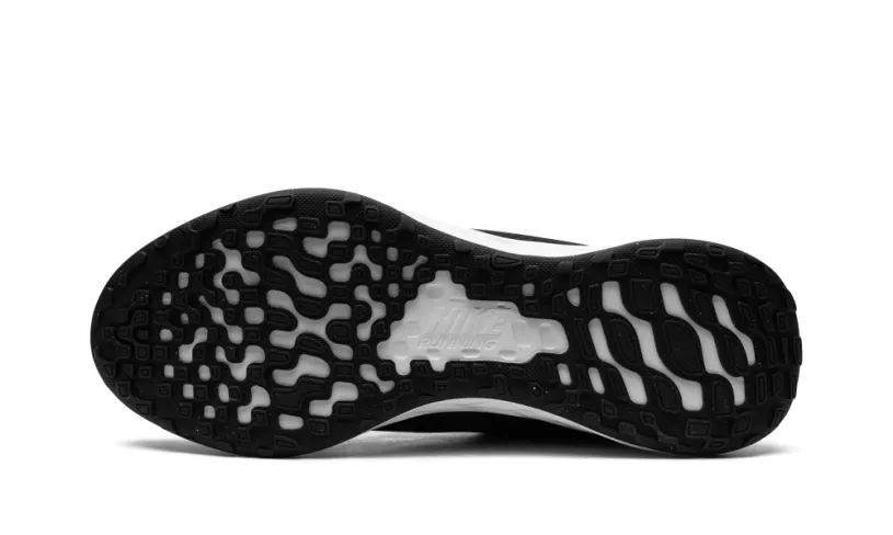 Nike Basketball Revolution 6